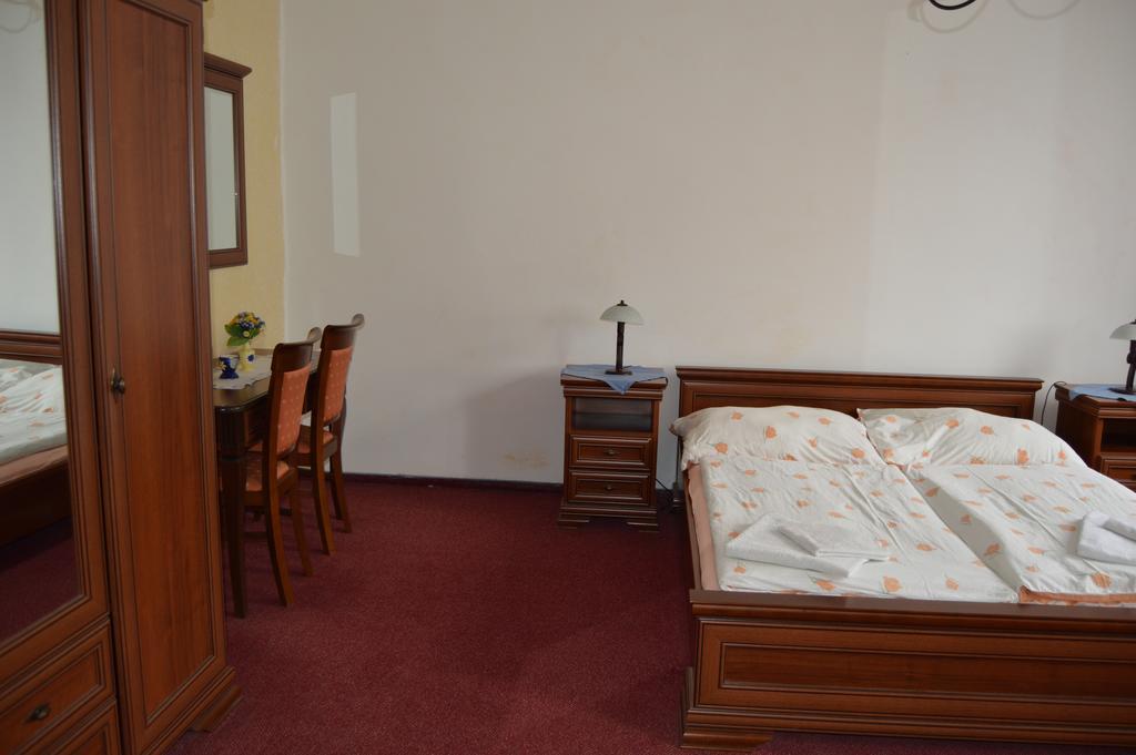 Paradise Hotel